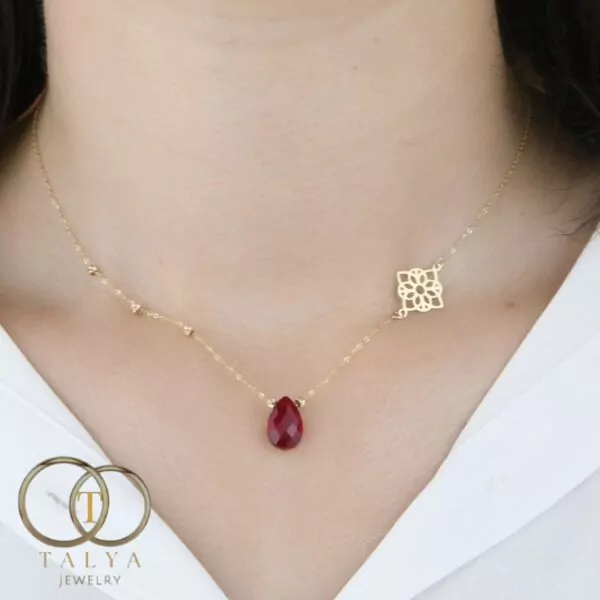 Collier Roche Noire en Or 18K