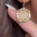 Bouclec d'oreilles circulaires farrouj adm en or 18 carats