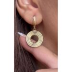Bouclec d'oreilles disque mshrrat en or 18 carats
