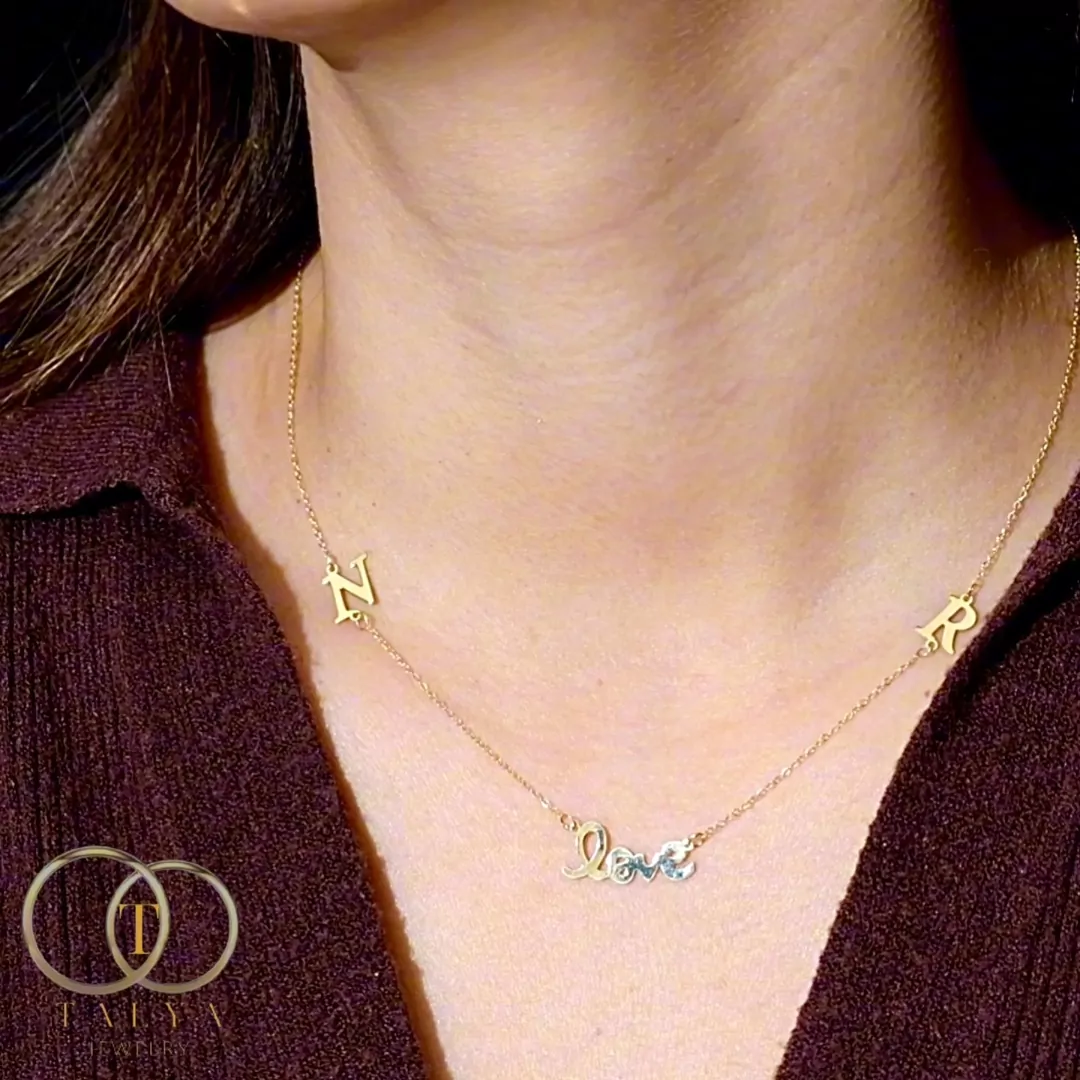 cadre_1080_VideoCapture_20240223-205757 Collier Love Lettres En Or 18K - Image 1